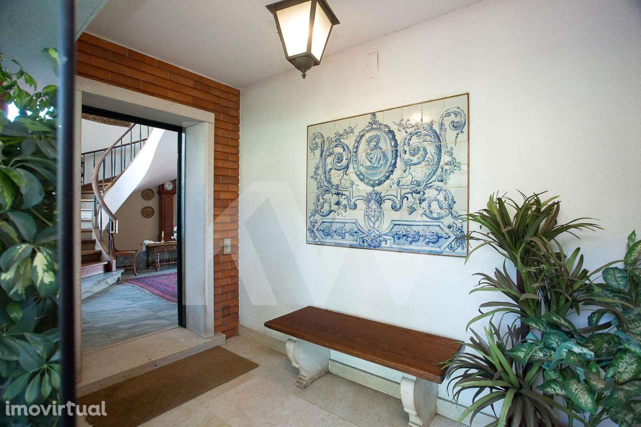 Fantástica Moradia T6 + 2 com Jardim, Piscina e Vista Mar - Estoril - Grande imagem: 4/60