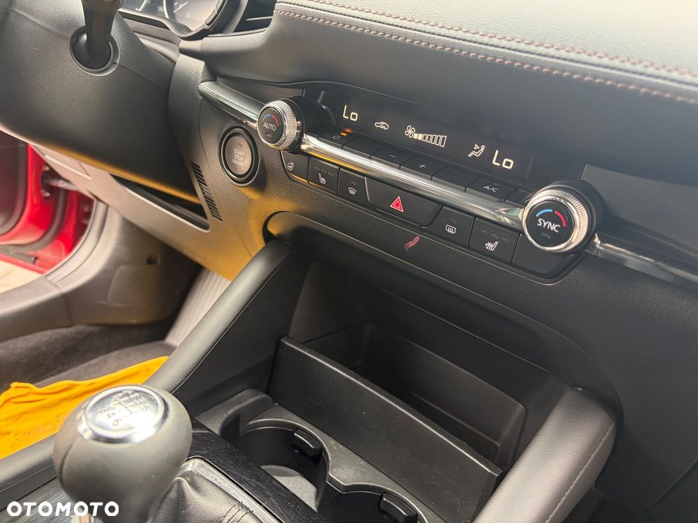 Mazda 3 e-SKYACTIV-G 150 M HYBRID EXCLUSIVE-LINE - 37