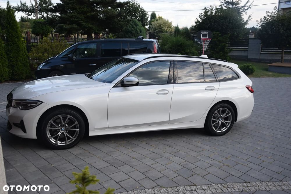 BMW Seria 3 320d xDrive Luxury Line Purity sport - 36