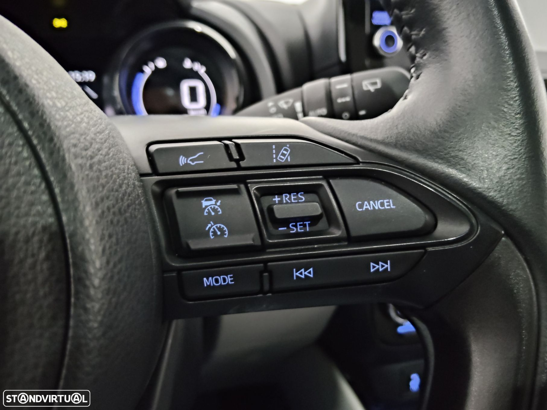 Toyota Yaris 1.5 HDF Luxury - 27