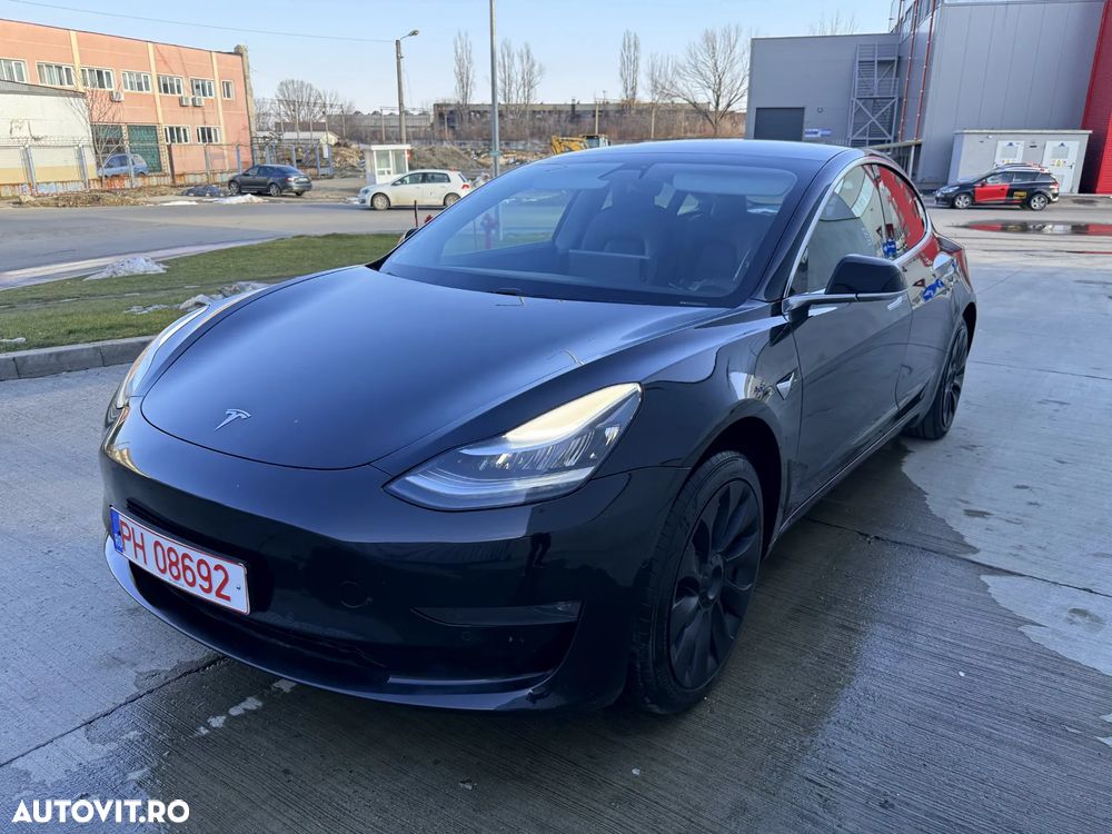 Tesla Model 3 - 4