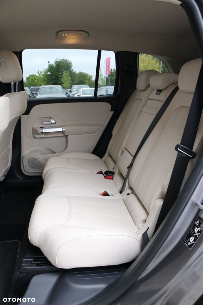 Mercedes-Benz GLB - 18