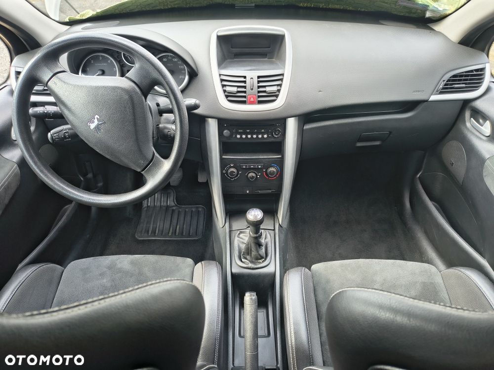 Peugeot 207 2011 photo 4