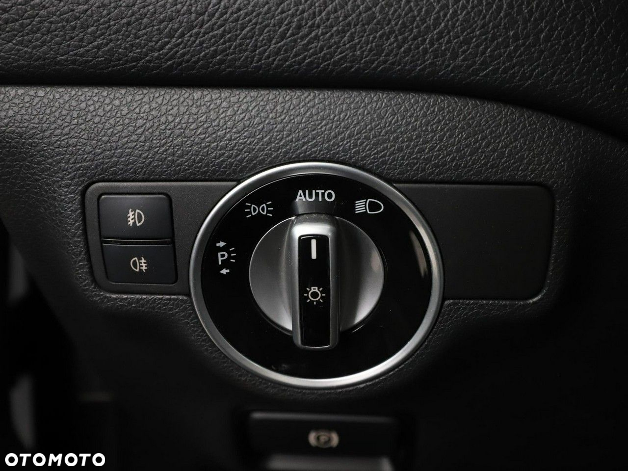 Mercedes-Benz GLA - 30