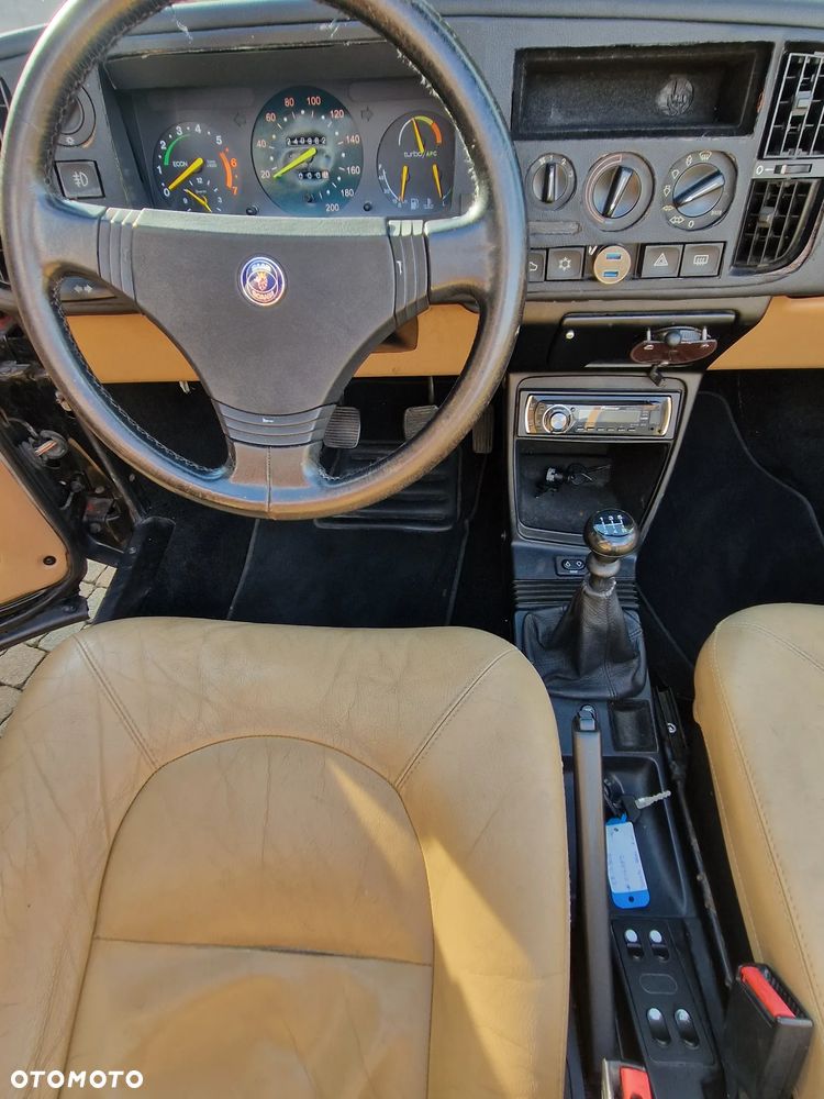 Saab 900 - 17