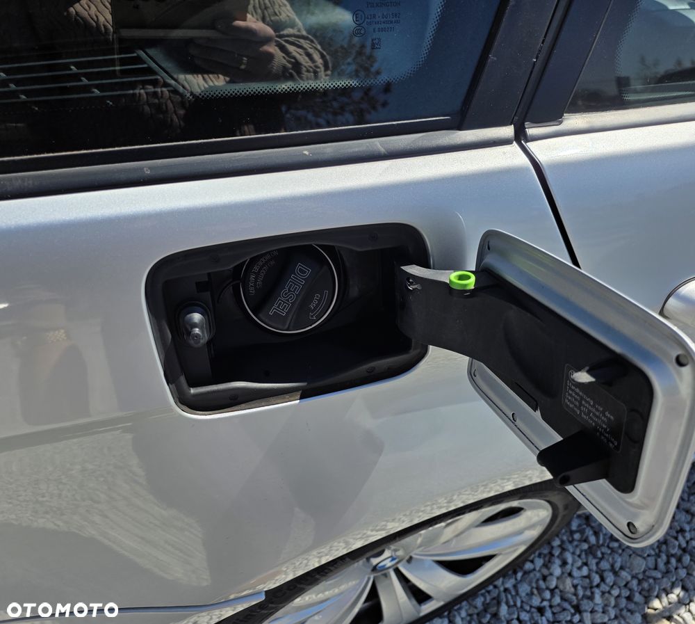 BMW Seria 3 318d DPF Edition Exclusive - 12