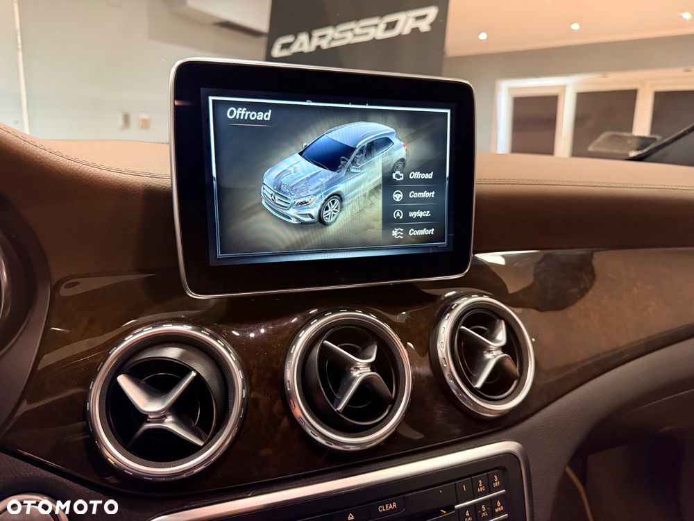 Mercedes-Benz GLA 250 4Matic 7G-DCT Activity Edition - 8