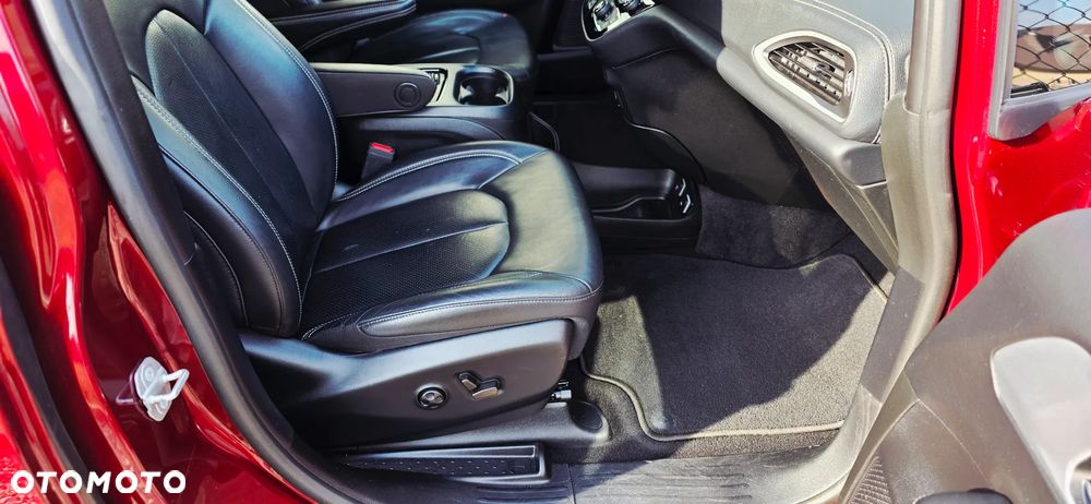 Chrysler Pacifica - 28