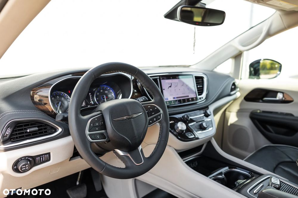 Chrysler Pacifica - 23