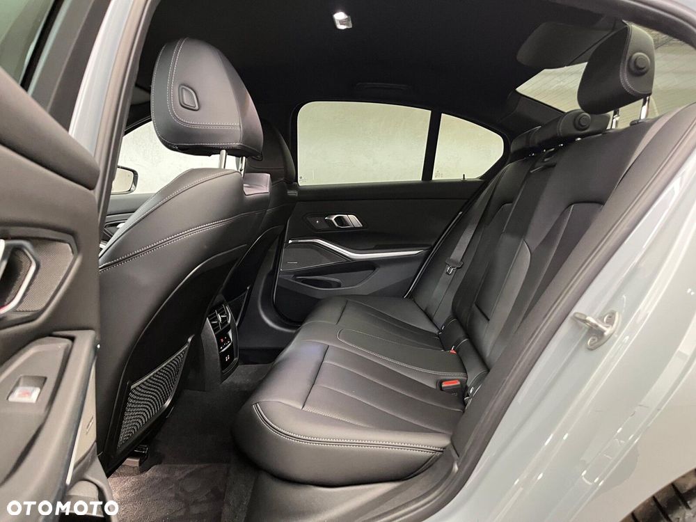 BMW Seria 3 320d xDrive M Sport sport - 32