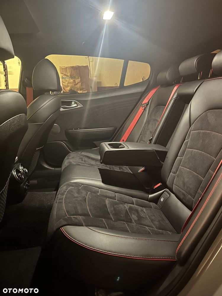 Kia Stinger 3.3 T-GDI V6 GT AWD - 20
