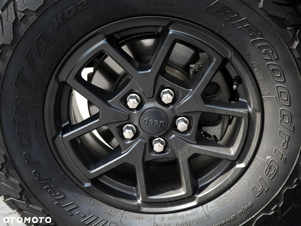 Jeep Wrangler - 8