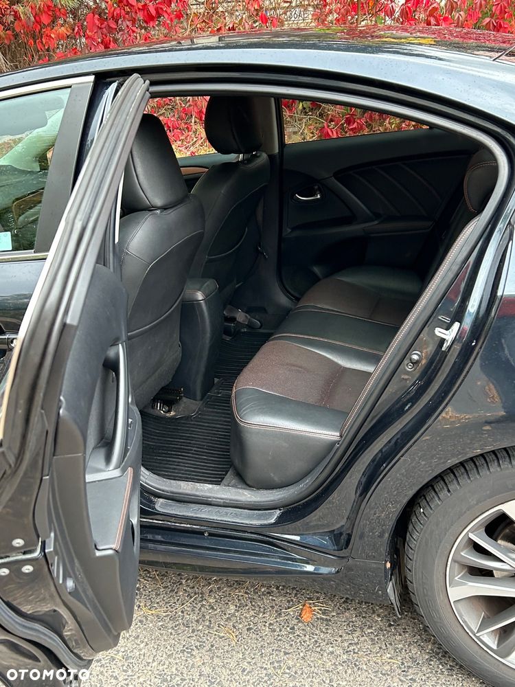 Toyota Avensis 1.8 Premium MS - 9