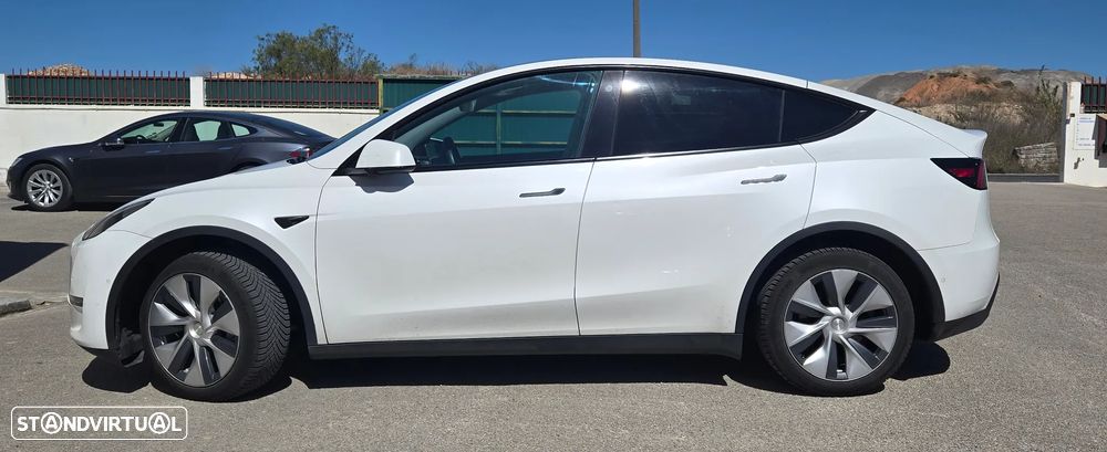 Tesla Model Y Long Range Dual Motor AWD - 9