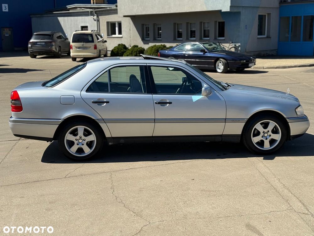 Mercedes-Benz Klasa C 180 Elegance - 6