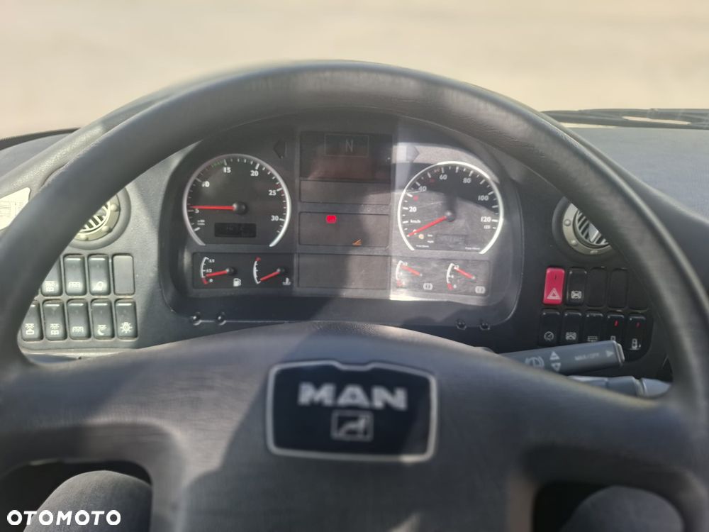 MAN LION'S COACH - 34