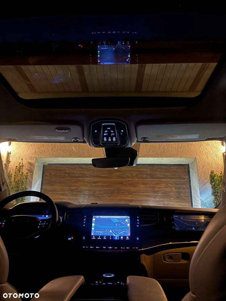 Jeep Wagoneer - 21