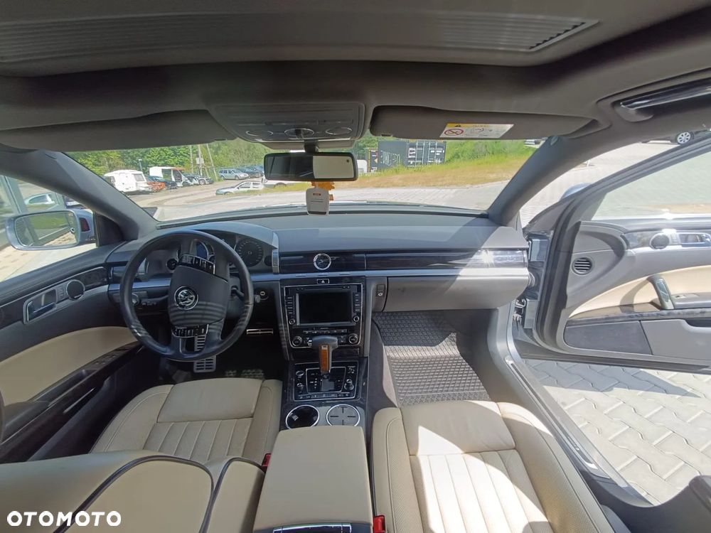 Volkswagen Phaeton - 30