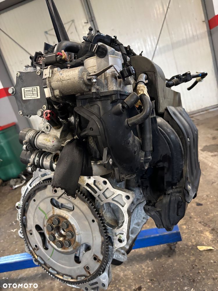 Jeep Renegade 2.4 silnik kompletny uszkodzona podstawa filtra oleju - 2