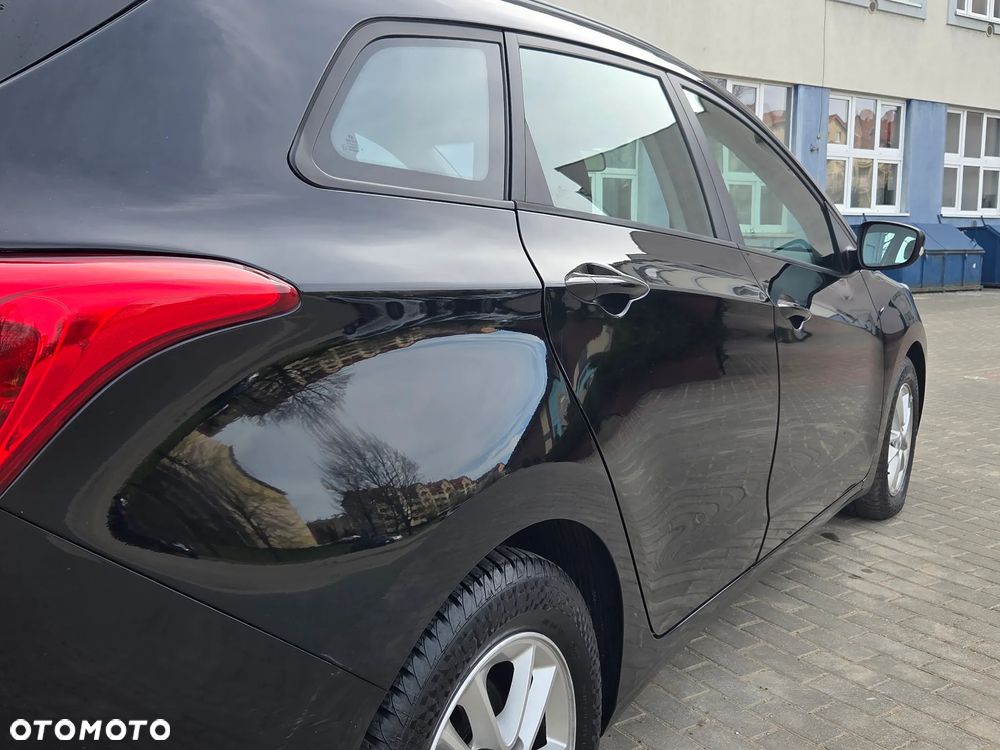 Hyundai i30 blue Kombi 1.6 CRDi Style - 17
