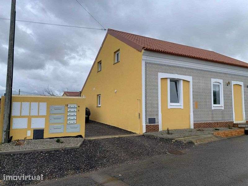 Apartamento T2 Totalmente renovado - Grande imagem: 2/9