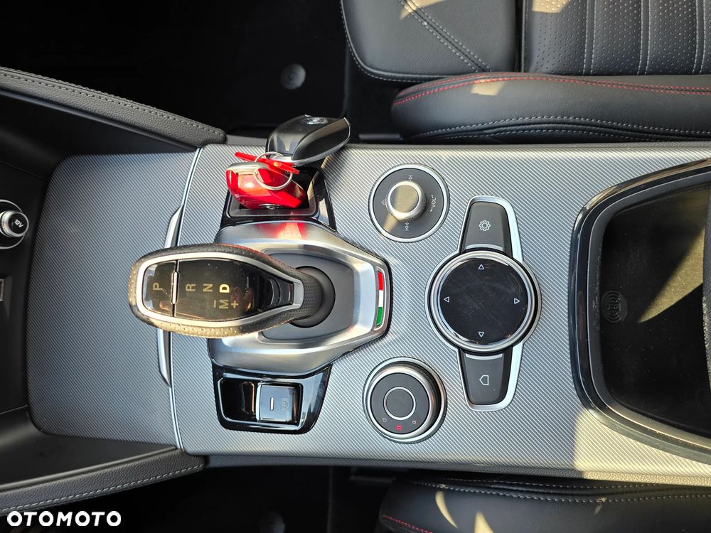 Alfa Romeo Stelvio 2.0 Turbo Tributo Italiano Q4 - 29