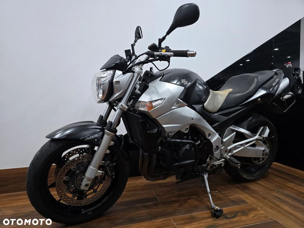 Suzuki GSR - 20