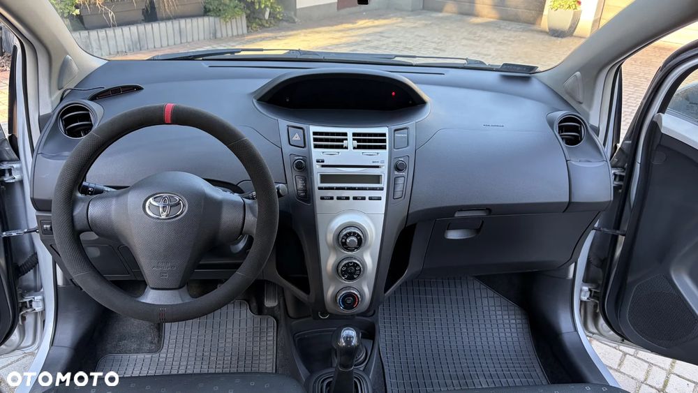 Toyota Yaris 1.3 Luna A/C - 3