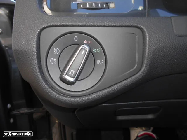 VW Golf 1.6 TDI Confortline - 12
