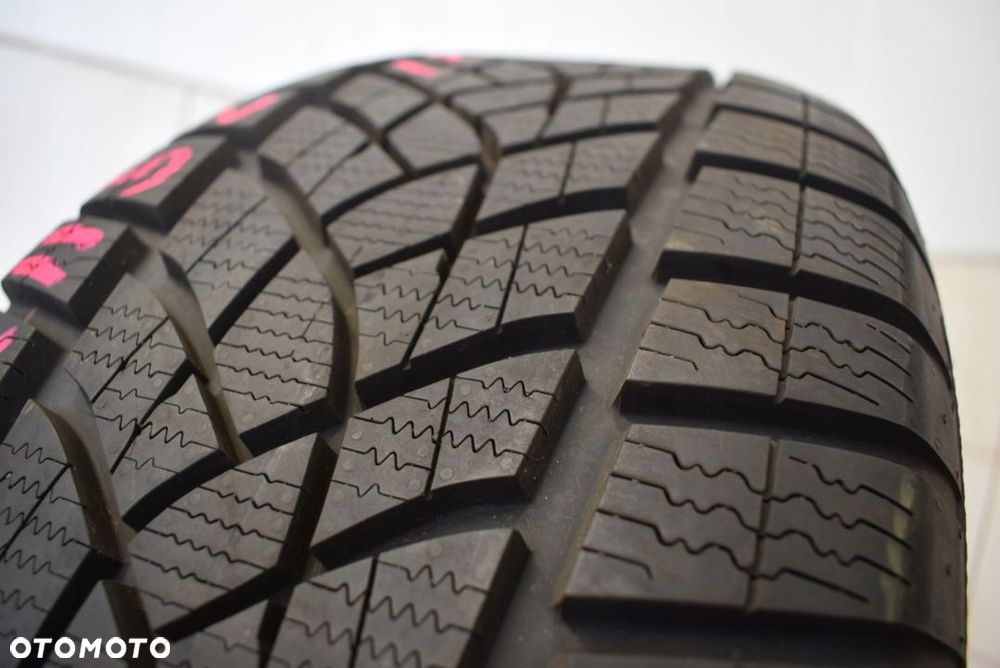 R17 245/55 Goodyear UltraGrip Performance MO-V - 2