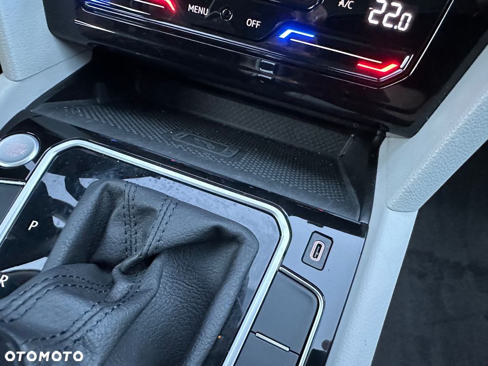 Volkswagen Passat Variant 2.0 TDI SCR DSG Elegance - 37