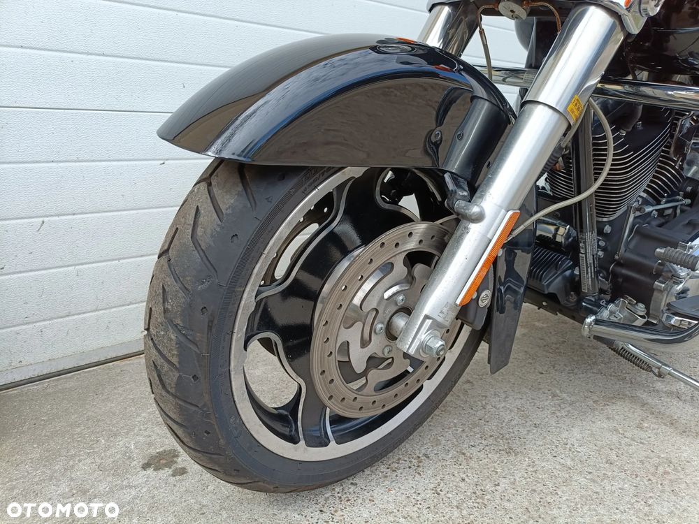 Harley-Davidson Touring Street Glide - 34