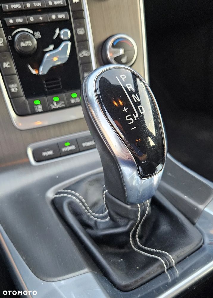 Volvo V60 ver-d6-plug--in--hybrid-awd-geartronic-summum - 23