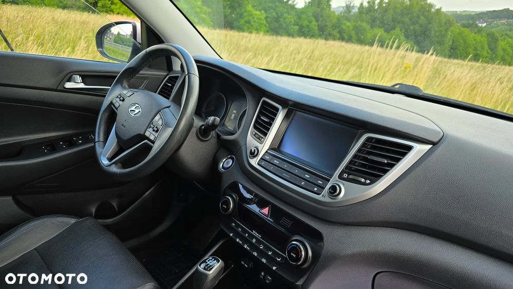 Hyundai Tucson 1.7 CRDI BlueDrive Style 2WD - 16