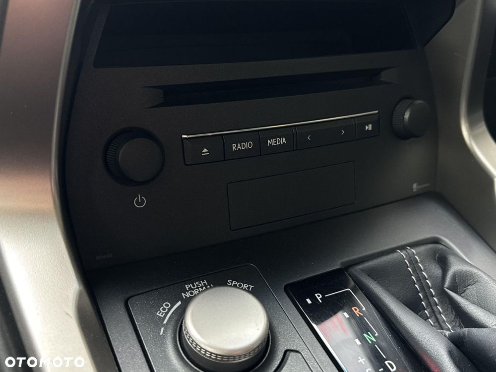 Lexus NX 300h Elite 2WD - 27