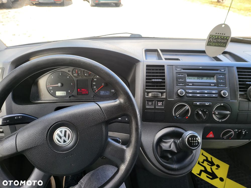 Volkswagen Caravelle - 10