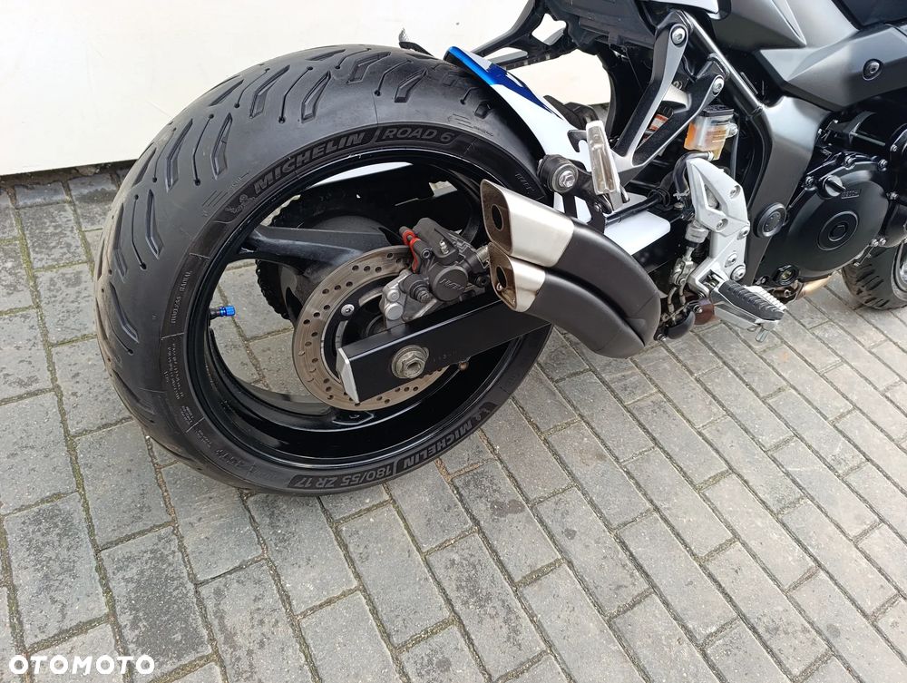Suzuki GSR - 22