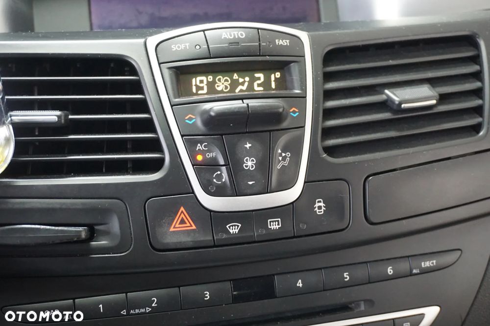 Renault Laguna V6 dCi 235 FAP GT - 34