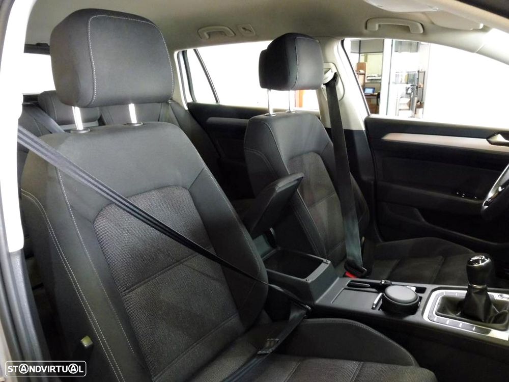 VW Passat Variant 1.6 TDI Confortline - 8