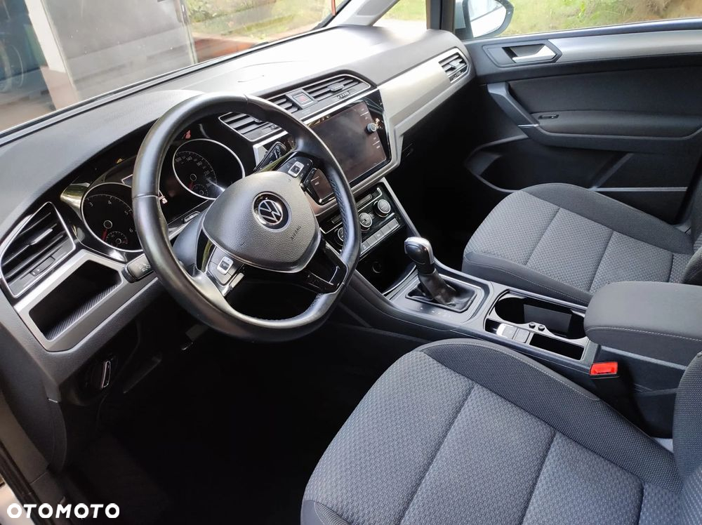 Volkswagen Touran - 19