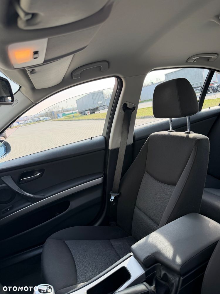 BMW Seria 3 - 25