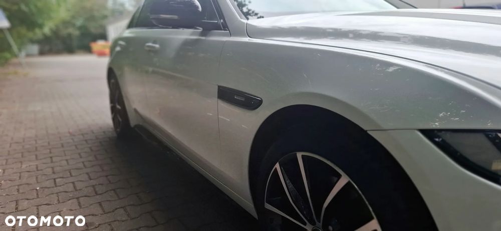 Jaguar XE 2.0 T R-Sport - 3