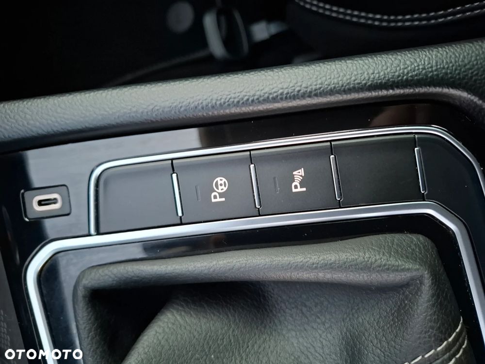 Volkswagen Passat 2.0 TDI SCR 4Motion DDG Highline - 16