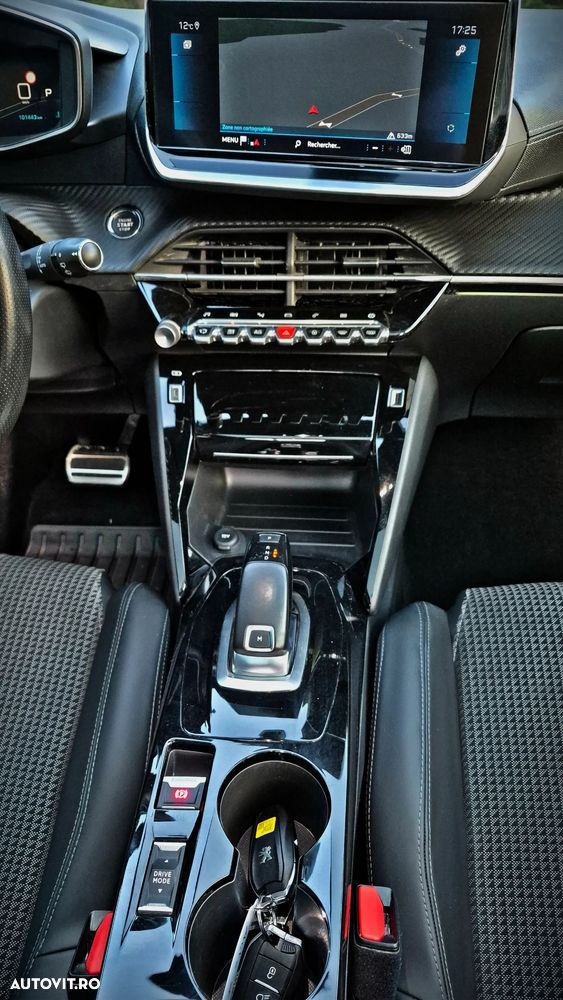 Peugeot 208 PureTech 130 EAT8 GT - 32