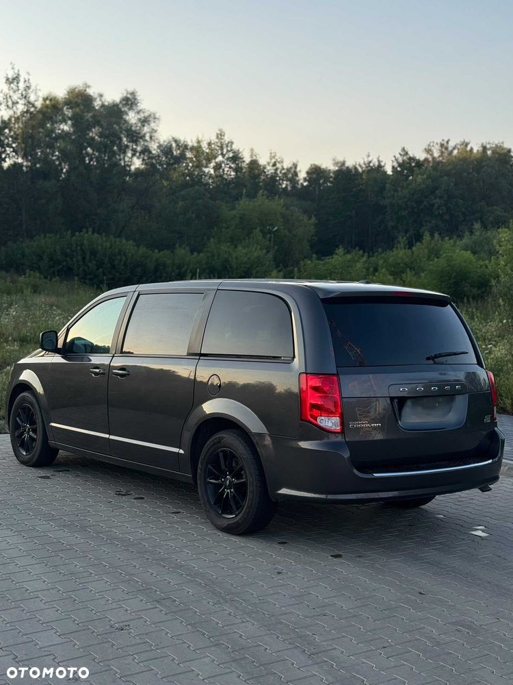 Dodge Caravan - 3