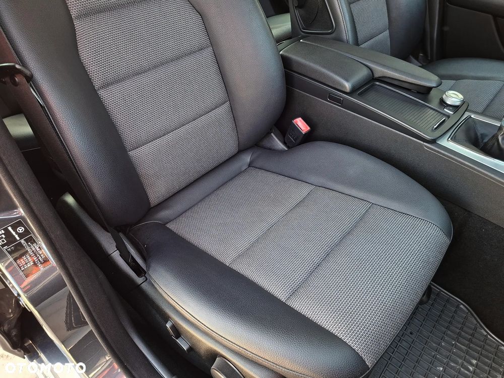 Mercedes-Benz Klasa C 180 CGI BlueEFFICIENCY Avantgarde - 22