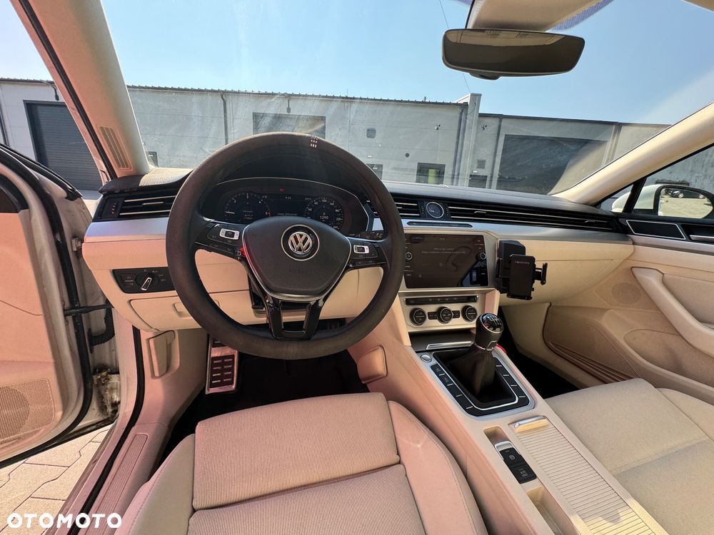 Volkswagen Passat 2.0 TDI SCR Comfortline - 9