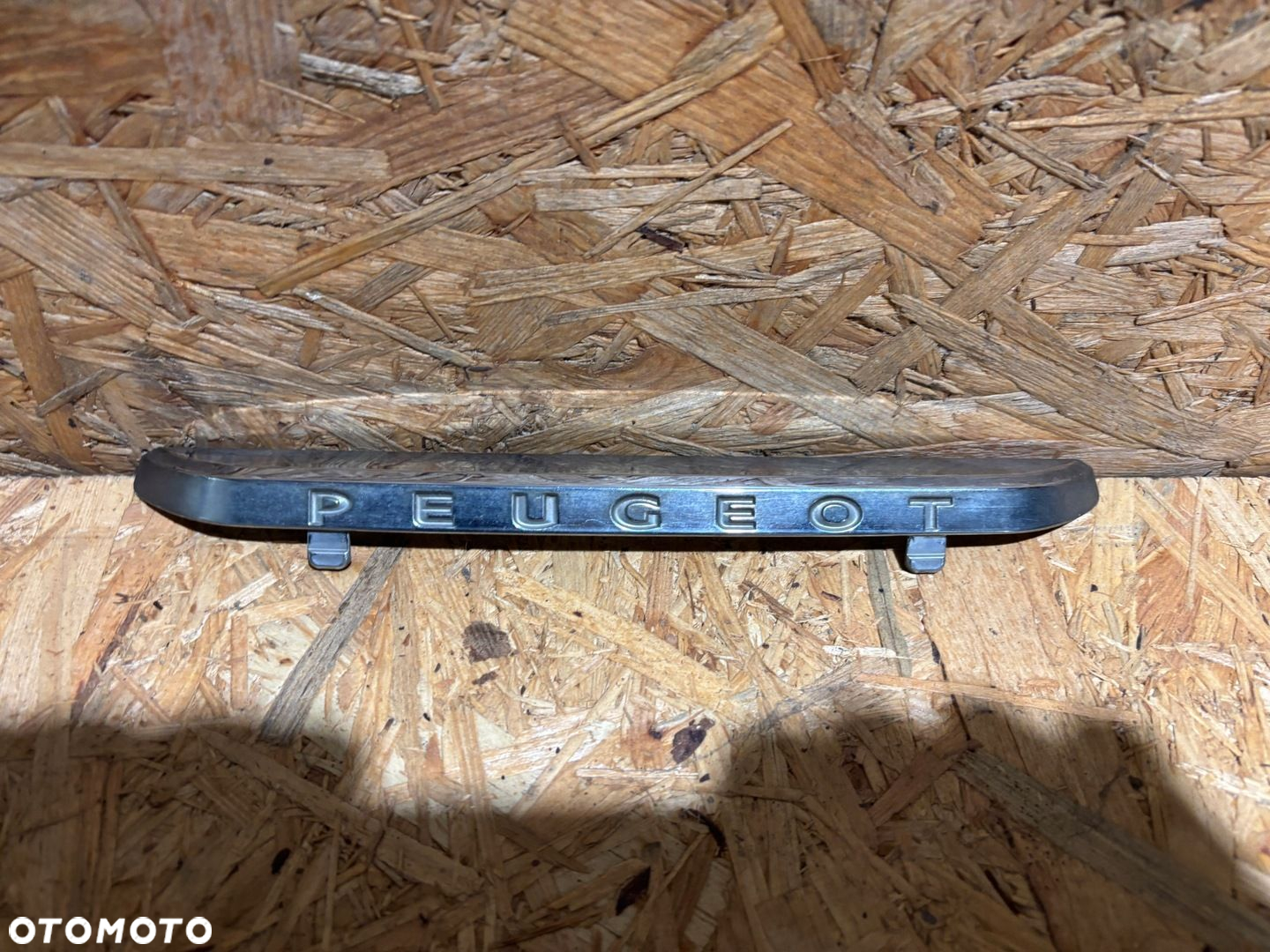 ZNACZEK EMBLEMAT PRZÓD PEUGEOT 208 9673857677 - 2