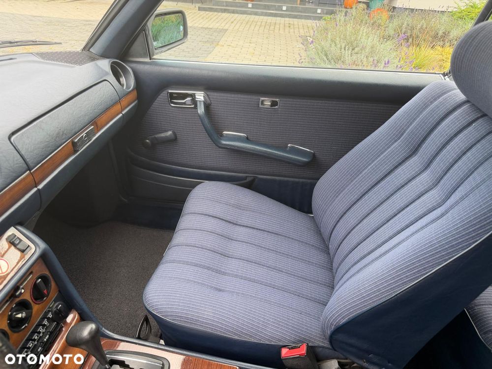 Mercedes-Benz W123 - 25