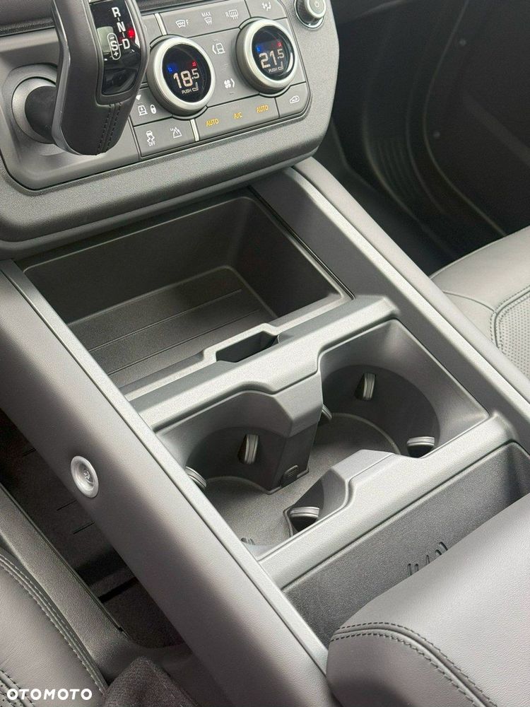 Land Rover Defender - 20